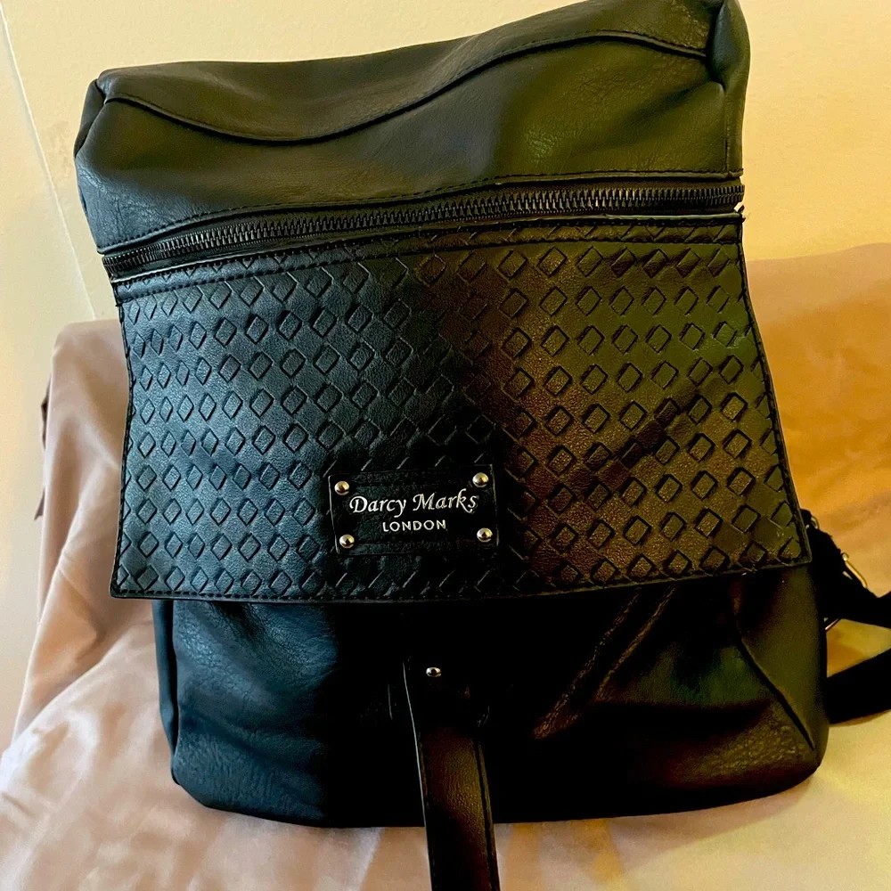 Darcy Marks London Vegan Leather Black‎ Backpack Purse Bag 12x12x5”